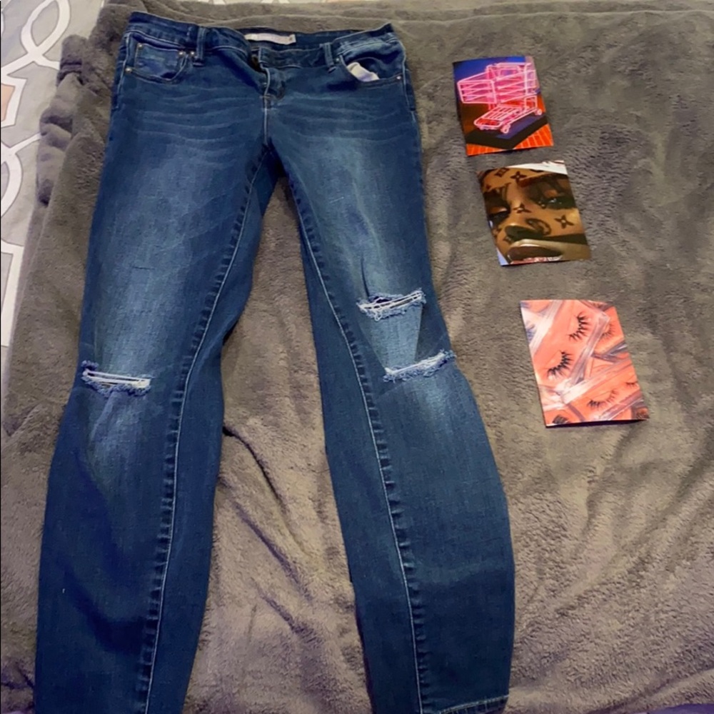 Ripped low waisted jeans
